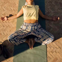 Load image into Gallery viewer, 4 mm Thick Ultra Grippy Dynamic Yoga Mat
