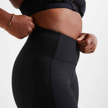 Load image into Gallery viewer, Short fitness leggings with phone pocket - Sunny Outdoors