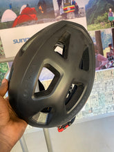 Load image into Gallery viewer, Roadr 100 cycling helmet - black
