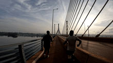 Load image into Gallery viewer, The Sunny outdoors 3 bridges run - Sunny Outdoors
