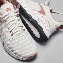 Load image into Gallery viewer, Women's fitness shoes 520 - white/pink - Sunny Outdoors
